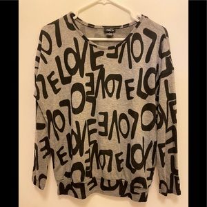 RUE 21 sweater med w/LOVE print black/gray